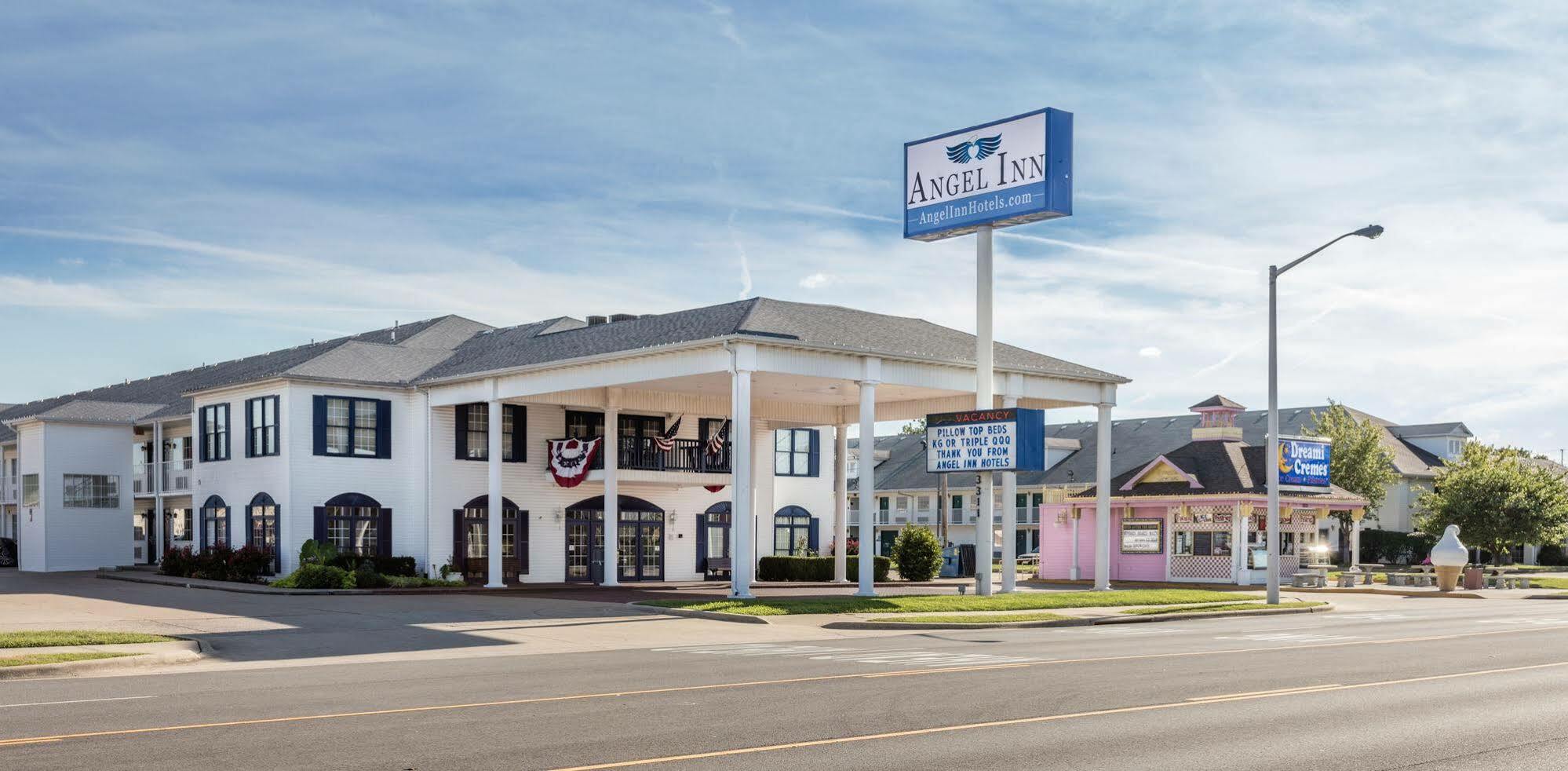Angel Inn Near Imax, A Travelodge By Wyndham Брэнсон Экстерьер фото